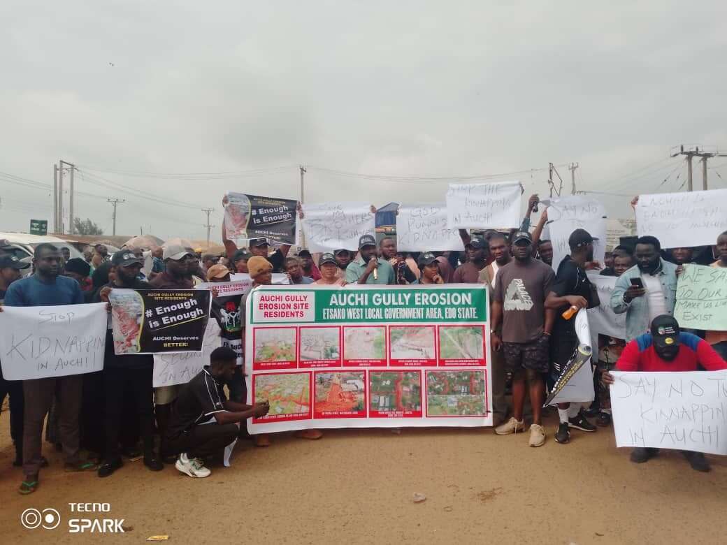 Hundreds of Auchi youths protest over ravaging gully erosion, kidnapping in the community