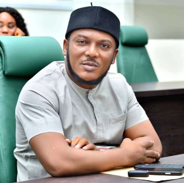 Ward Tour: APC Gains Big as Edo Assembly Deputy Chief Whip Receives Mass Defectors, Doles Out Interest-Free Loans to Oredo Youths