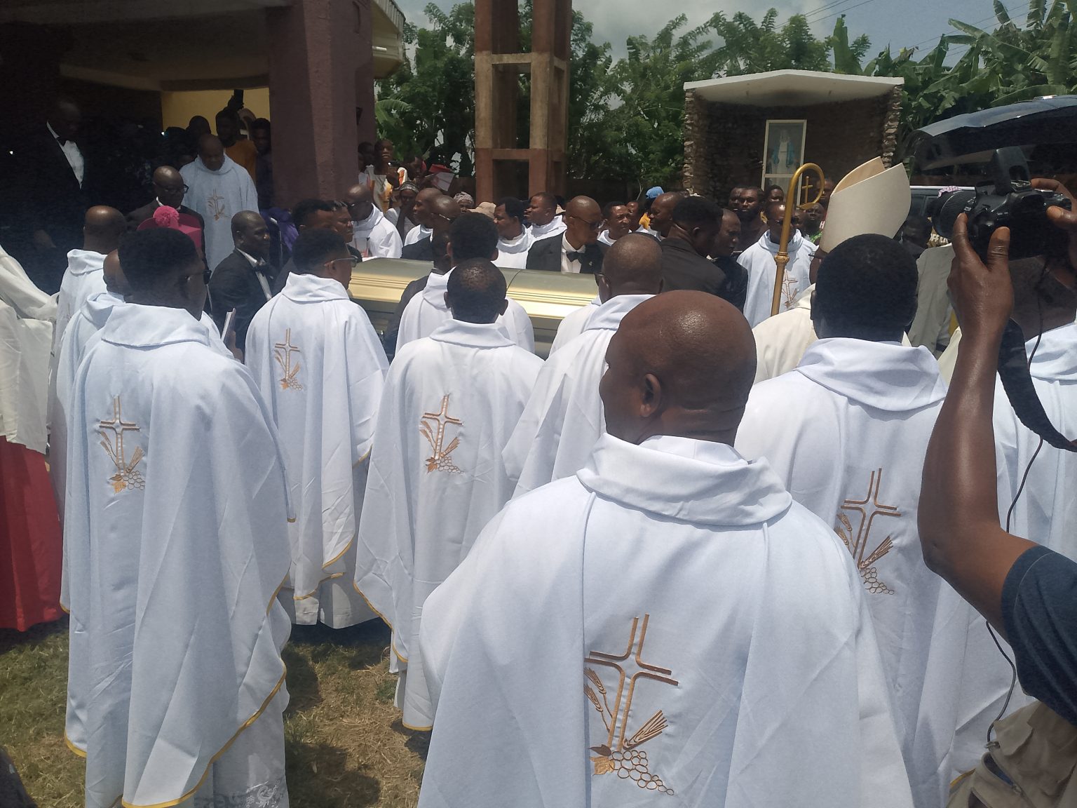 Okpebholo, Wike, Oshiomhole, Abe, Others Pay Final Respects as Dan Orbih Is Buried in Edo